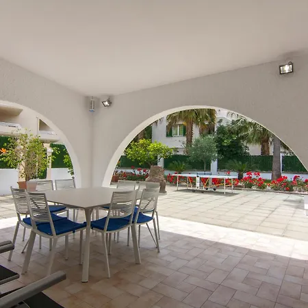 Chalet Villa Comes *