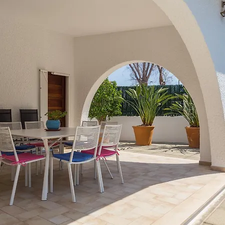 Chalet Villa Comes *